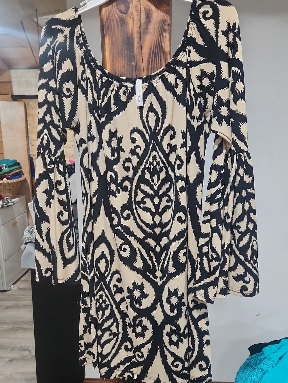 cezanne Black and Cream Long Sleeve Scoop Neck Dress